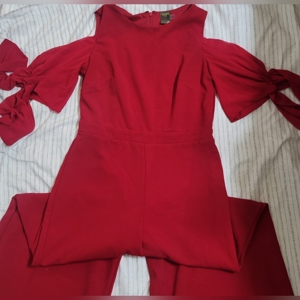 TAYLOR  SHOLDER RED  JUMPSUIT size 10